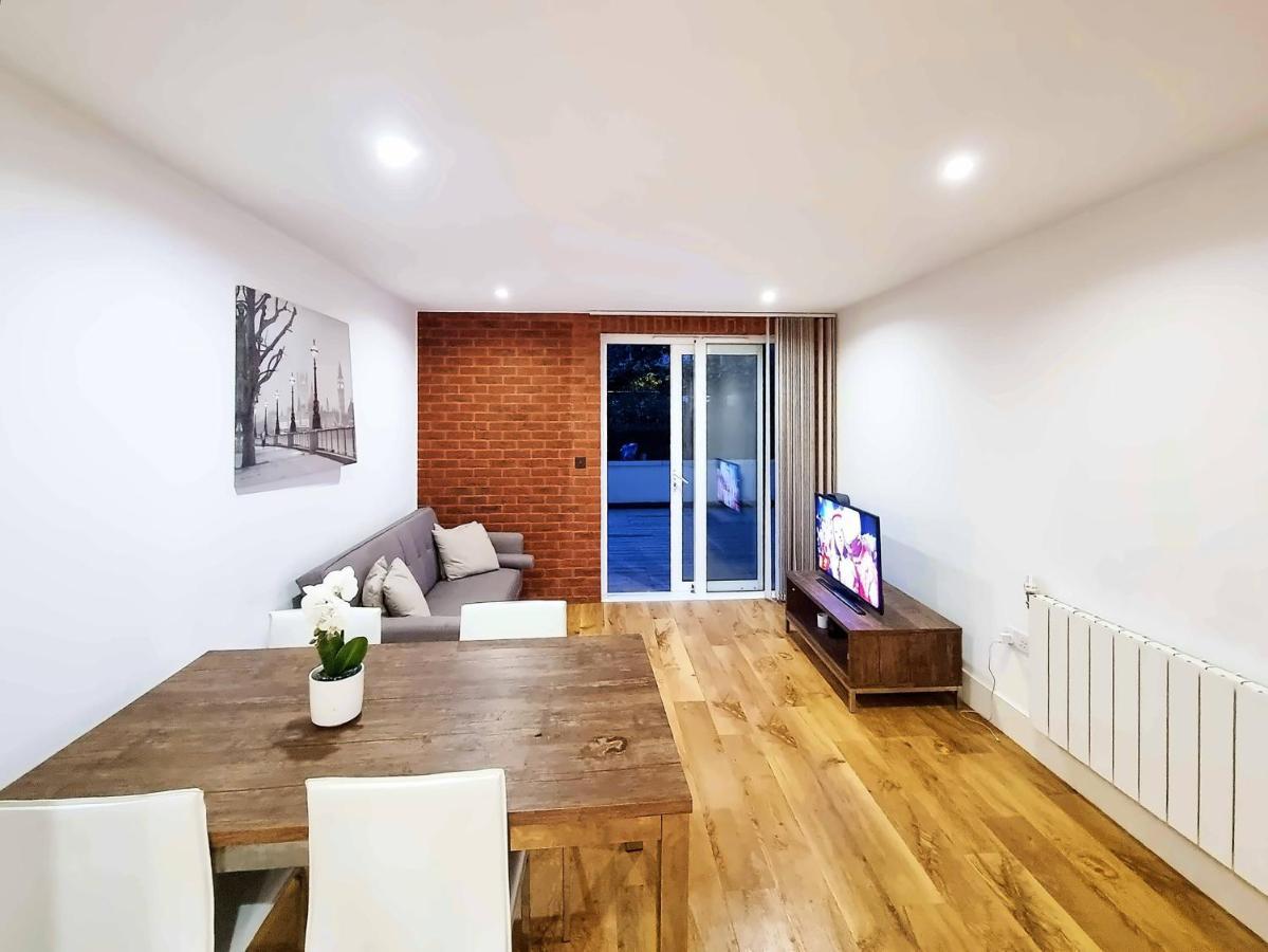 Your Riverside Home 2 With Private Balcony Londen Buitenkant foto